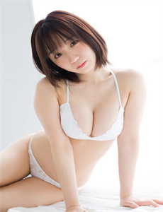《我和女警察在车上疯狂做》